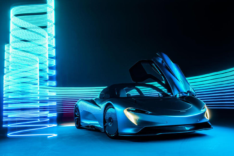 Công ty có trụ sở tại Woking, Anh Quốc trước đây từng cho biết chiếc flagship mới của họ sẽ được trang bị động cơ hybrid mạnh 1055 mã lực. Ngoài ra không có thêm thông tin chi tiết nào trong 18 tháng kể từ khi thông tin siêu xe McLaren Speedtail mới được tiết lộ.