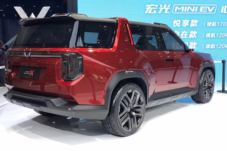 Hiện thương hiệu Wuling vẫn chưa hé lộ thiết kế nội thất của mẫu xe concept này. Thông số kỹ thuật và kích thước cũng như giá xe Wuling Hong Guang X cũng được giữ kín.