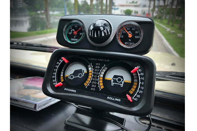 Chiếc Land Cruiser BJ70 này khá hiếm tại Việt Nam và đã được “dọn” sẵn với khá nhiều đồ chơi thú vị. Đây là một gợi ý dành cho người chơi đang tìm kiếm một mẫu SUV cỡ nhỏ để chơi, để sưu tầm, hơn là một chiếc xe để đáp ứng nhu cầu sử dụng đi lại thông thường. 