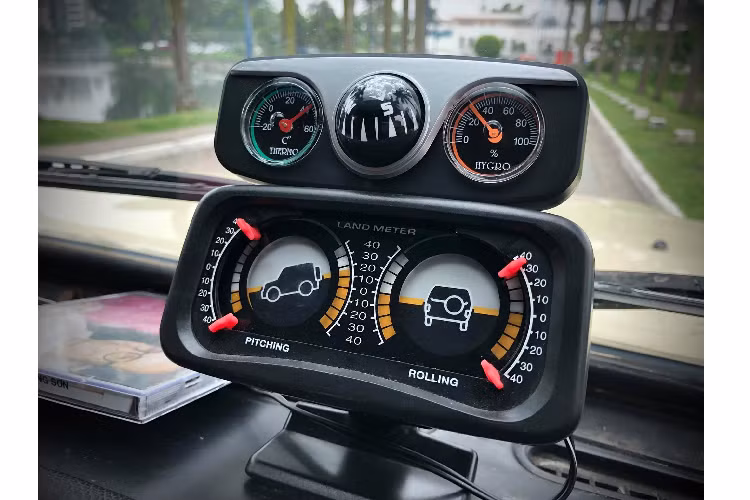 Chiếc Land Cruiser BJ70 này khá hiếm tại Việt Nam và đã được “dọn” sẵn với khá nhiều đồ chơi thú vị. Đây là một gợi ý dành cho người chơi đang tìm kiếm một mẫu SUV cỡ nhỏ để chơi, để sưu tầm, hơn là một chiếc xe để đáp ứng nhu cầu sử dụng đi lại thông thường. 