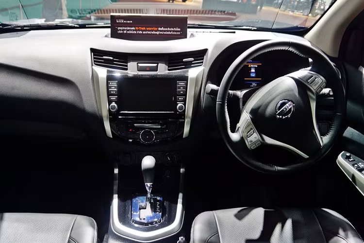 Sức mạnh của xe đến từ khối động cơ turbodiesel 2.5L, sản sinh công suất 163 - 190 mã lực tại máy 3.600 vòng/phút và mômen xoắn cực đại 403 - 450 Nm tại tua máy 2.000 vòng/phút.