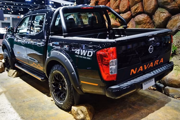 Ngoài ra, Nissan Navara N-Trek Warrior 2020 còn được trang bị hệ thống treo mới với giảm chấn và lò xo được nâng cấp.