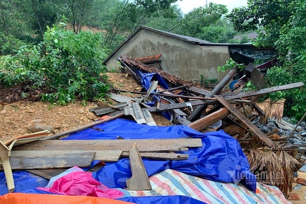 Lo nui o Quang Binh, kip thoi so tan khan cap tram dan ra ngoai-Hinh-2