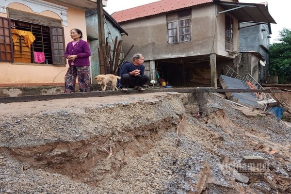 Lo nui o Quang Binh, kip thoi so tan khan cap tram dan ra ngoai-Hinh-5
