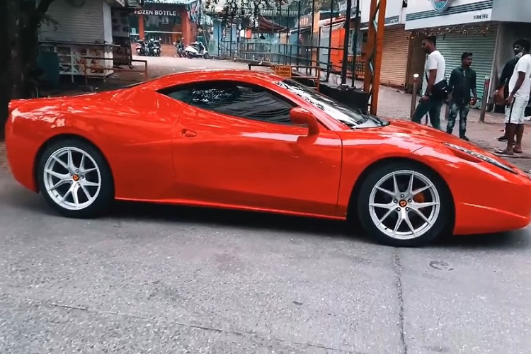 Theo xưởng EMT, chi phí để biến Honda Accord thành Ferrari 458 Italia như thế này rơi vào khoảng 800.000 Rupee (khoảng 249 triệu đồng). Giá của một chiếc Honda Accord V6 đời cũ như thế này chỉ khoảng 200.000 Rupee (62 triệu đồng). Trong khi đó, thời gian để hoàn thiện chiếc xe là khoảng 5 tháng.