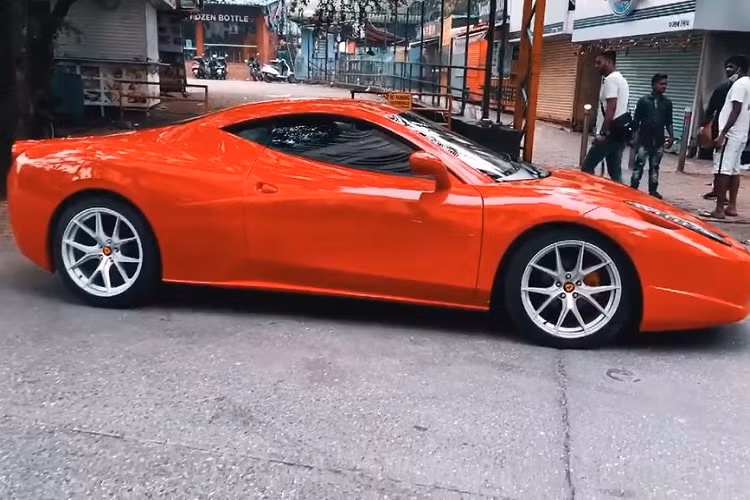 Theo xưởng EMT, chi phí để biến Honda Accord thành Ferrari 458 Italia như thế này rơi vào khoảng 800.000 Rupee (khoảng 249 triệu đồng). Giá của một chiếc Honda Accord V6 đời cũ như thế này chỉ khoảng 200.000 Rupee (62 triệu đồng). Trong khi đó, thời gian để hoàn thiện chiếc xe là khoảng 5 tháng.