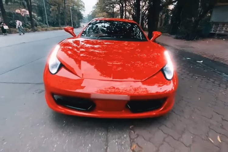Mới đây, xưởng EMT đã tung ra một chiếc xe tự chế với thiết kế giống siêu xe Ferrari 458 Italia. Chiếc siêu xe tự chế này được ra đời dựa trên Honda Accord đời 2007. Có thể nói, xưởng EMT đã khá thành công khi chế tạo chiếc Ferrari 458 Italia bản sao này. Nếu chỉ nhìn qua, nhiều người có thể lầm tưởng đây là siêu xe Ferrari 458 Italia "xịn".