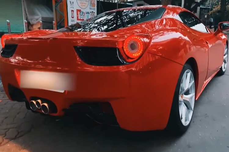 Tuy nhiên, khác với Ferrari 458 Italia "xịn", chiếc siêu xe tự chế này được trang bị động cơ đặt trước thay vì đặt giữa. Việc thay đổi vị trí đặt động cơ khá phức tạp và đòi hỏi nhiều công sức nên xưởng EMT đã không thực hiện. Động cơ của chiếc Ferrari 458 Italia "nhái" này vẫn là máy xăng V6, hút khí tự nhiên, dung tích 3,5 lít của Honda Accord đời cũ. Động cơ sản sinh công suất tối đa 275 mã lực và mô-men xoắn cực đại 335 Nm.