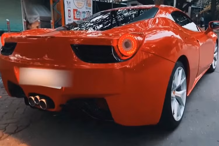 Tuy nhiên, khác với Ferrari 458 Italia "xịn", chiếc siêu xe tự chế này được trang bị động cơ đặt trước thay vì đặt giữa. Việc thay đổi vị trí đặt động cơ khá phức tạp và đòi hỏi nhiều công sức nên xưởng EMT đã không thực hiện. Động cơ của chiếc Ferrari 458 Italia "nhái" này vẫn là máy xăng V6, hút khí tự nhiên, dung tích 3,5 lít của Honda Accord đời cũ. Động cơ sản sinh công suất tối đa 275 mã lực và mô-men xoắn cực đại 335 Nm.