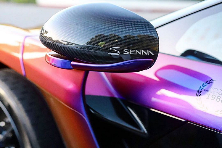 Hay màu sơn được giao cách dứt khoát và rõ ràng thay vì dần dần ngả về màu sơn còn lại. Kiểu ngả màu này cũng khiến chiếc xe trở nên khác biệt và độc đáo hơn so với kiểu ngả màu đang trở thành xu thế ở thời điểm hiện tại. Để MSO mang màu sơn này lên chiếc Senna của mình, chủ nhân của xe đã phải bỏ ra số tiền lên đến 150.000 USD, tương đương khoảng 3,5 tỷ Đồng.