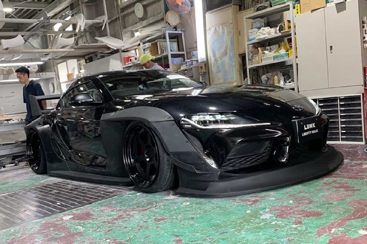 Mới đây nhất hãng độ Nhật Bản đã nhanh chóng chuyển hướng sang mẫu xe thể thao Toyota GR Supra 2021 vừa ra mắt hồi đầu năm nay. Phiên bản 2021 được nâng cấp về mặt động cơ dựa trên thế hệ mới A90 của Supra 2020 ra mắt trước đó 1 năm.
