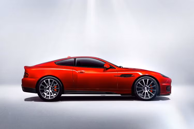 Chiếc xe vẫn được trang bị động cơ V12 5,9 lít của Vanquish, tuy nhiên đã được điều chỉnh để tạo ra công suất 580 mã lực, cao hơn 60 mã lực so với Vanquish ban đầu. Với hệ thống xả cảm ứng và khí thải carbon mới, chiếc xe sẽ sở hữu một tiếng âm thanh cực kỳ ấn tượng.