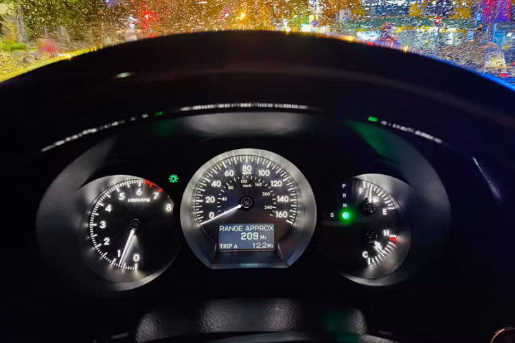 So với các đối thủ Đức cùng đời, dòng xe Lexus GS lại “lành tính” và ít đòi hỏi bảo dưỡng phức tạp và giá phụ tùng cũng rẻ hơn hơn. Tuy nhiên, so với các dòng Lexus khác thì thì độ “lành” của GS thua kém hơn, hay phát sinh vấn để ở động cơ. Lexus GS430 đã có hệ thống treo thích ứng (AVS) và công nghệ quản lý động lực học tích hợp (VDIM) giúp tăng khả năng kiểm soát xe.