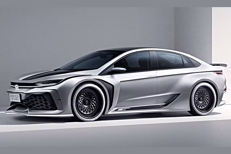 Trên thực tế, nó đã được giới thiệu lần đầu tại Triển lãm Ô tô Thành Đô trong tháng 7 và đến từ thương hiệu Chery. Nó vốn được chế tạo dựa trên sedan Chery Arrizo GX, nhưng đã trải qua một quá trình trùng tu thiết kế cặn kẽ từng chi tiết đến độ không hề giống với xe gốc nữa.