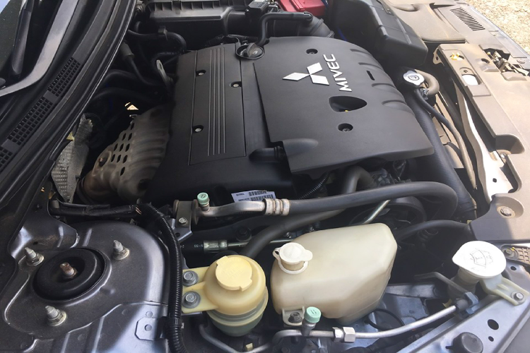 Nội thất Lancer Fortis được thiết kế tối giản, nhưng không kém phần tiện nghi mà các mẫu xe đối thủ cùng đời như: Toyota Corolla Altis hay Honda Civic chưa chắc sánh bằng.