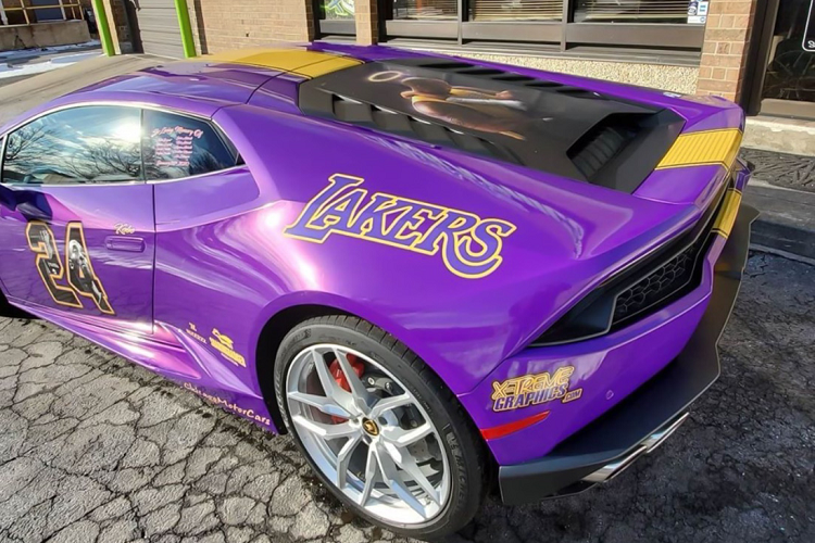 Tại thị trường Việt Nam, “siêu bò” này đang chiếm giữ vị trí đầu bảng về số lượng xe Lamborghini được mang về nước với gần 20 chiếc hiện đã ra biển số và lăn bánh trên đường phố, trở thành mẫu xe Lamborghini thành công nhất tại Việt Nam khi bỏ xa Lamborghini Aventador về số lượng.