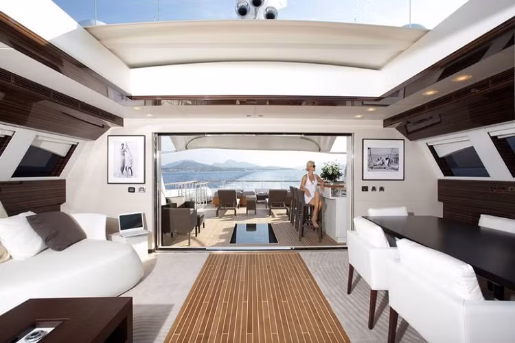 Được biết, các động cơ của TaTii Charter sang chảnh này có thể cung cấp sức mạnh đủ để con tàu khổng lồ chạy tối đa 17 hải lý / giờ, nhưng tốc độ hành trình của nó dừng ở mức 12 hải lý / giờ.