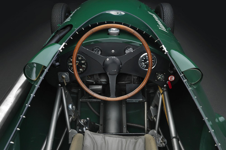 Không những Vanwall đã thành công vẻ vang trên đường đua, mà thương hiệu này còn đi tiên phong nhiều đột phá thiết kế chế tạo ví như sử dụng phanh đĩa thay vì phanh tang trống trong Công thức 1, mang tới cho mình lợi thế trước đối thủ Ferrari.