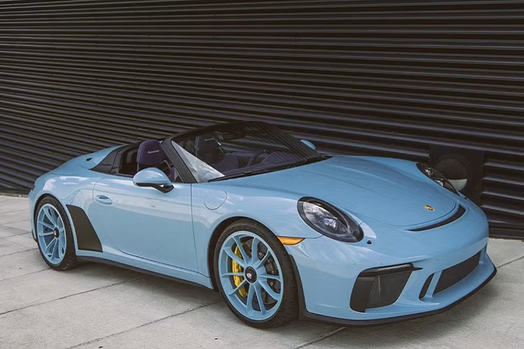 Trong suốt 70 năm ra đời và phát triển của hãng, đã có 4 mẫu siêu xe Porsche 911 Speedster được ra mắt và đều được công chúng đón nhận. Sau gần 10 năm kể từ ngày mẫu Speedster năm 2011 được ra mắt, cho tới năm 2019, Porsche lại một lần nữa “làm mới” mẫu xe này trên nền tảng Porsche 911 thế hệ 991, cụ thể hơn là được dưa trên nền tảng mẫu 911 GT3.