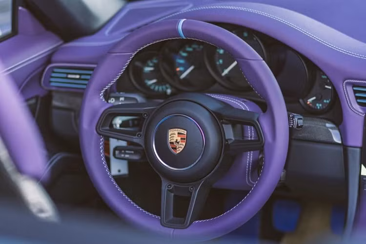 Porsche 911 Speedster được trang bị động cơ xăng 6 xi-lanh thẳng hàng, hút khí tự nhiên, dung tích 4.0 lít của Porsche 911 Speedster 2019. “Trái tim” này sản sinh công suất tối đa 502 mã lực và mô-men xoắn cực đại 469 Nm.