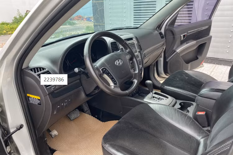 Ngay tại thời điểm này, để tìm được một chiếc SantaFe nhập Hàn có ODO thấp như chiếc này thì không thực sự dễ dàng, vì đa số xe SantaFe SLX đời cũ này được các chủ xe giữ lại sử dụng, và nếu có bán thì xe bán rất nhanh.