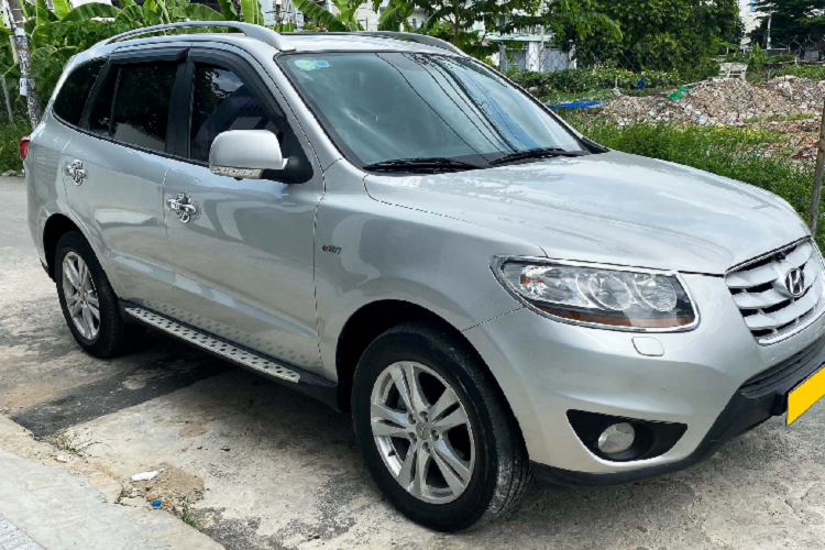 Trải qua hơn 10 năm tuổi, đến nay Hyundai SantaFe thế hệ cũ nội địa Hàn vẫn là dòng xe được nhiều khách Việt săn lùng. Trên thực tế, SantaFe nhập Hàn luôn được người dùng đánh giá cao về Chất lượng và Trang bị đi kèm, chính vì lẽ đó SantaFe nhập Hàn luôn có giá trị bán lại cao trên thị trường xe cũ.