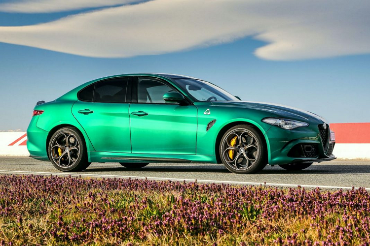 Giá xe Alfa Romeo Giulia Quadrifoglio và Stelvio Quadrifoglio mới chưa được công bố chính thức, nó sẽ bắt đầu được bán ra sẽ được bán tại châu Âu vào mùa hè năm nay.