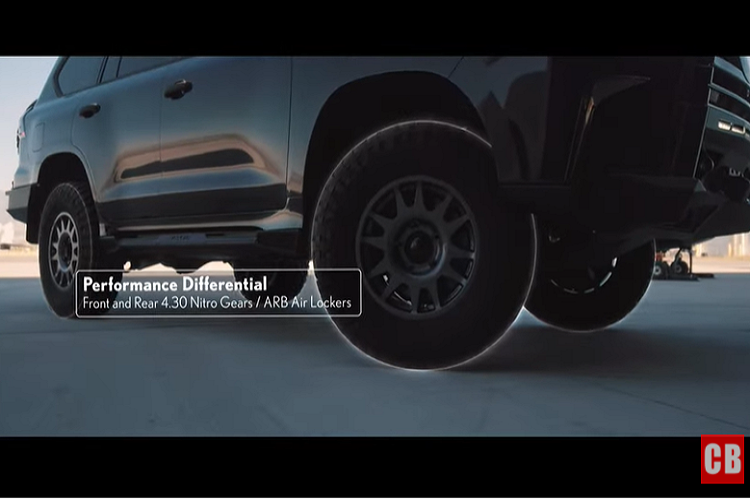 Expedition Overland đã bổ sung rất nhiều trang bị hay ho cho chiếc LX 570 cơ bản. Ở bên ngoài, chiếc xe giờ đây có lắp một ống thở TJM Airtec Snorkel để dễ dàng vượt qua những chỗ nước sâu.