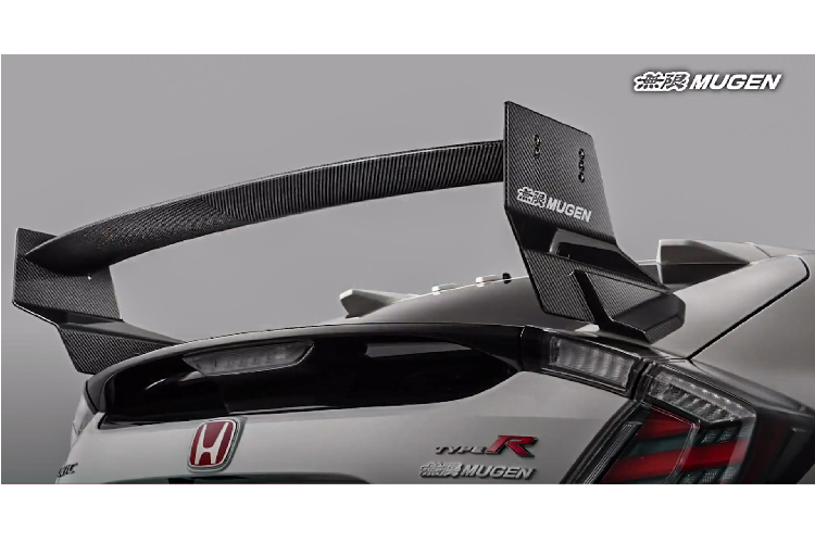 Bên trong nội thất, khách hàng có thể đổi mới vô lăng đồng thời thêm bộ bảo vệ cửa bên trong mang nhãn hiệu Mugen. Công ty cũng cung cấp bộ ghế đua Recaro với logo Mugen được thêu ở tựa đầu.