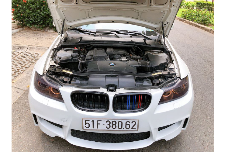 Tại thời điểm năm 2009, giá xe BMW 320i LCI “đập hộp” khoảng 60.000 USD. Sau hơn 10 năm, người mua có thể sở hữu với số tiền mua xe chỉ ngang một chiếc Kia Morning, đây là một gợi ý dành cho những người muốn trải nghiệm xe Đức với số tiền vừa phải.