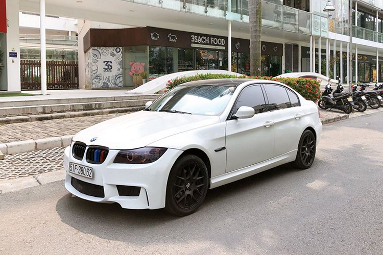 Nếu có nhu cầu mua ôtô với số tiền khoảng 400 triệu đồng, các bác có sẵn sàng “hỏi cưới” chiếc BMW 3 Series đời 2009 này không hay lựa chọn an toàn ở các mẫu xe hạng A giá rẻ? Hãy để lại bình luận bên dưới.