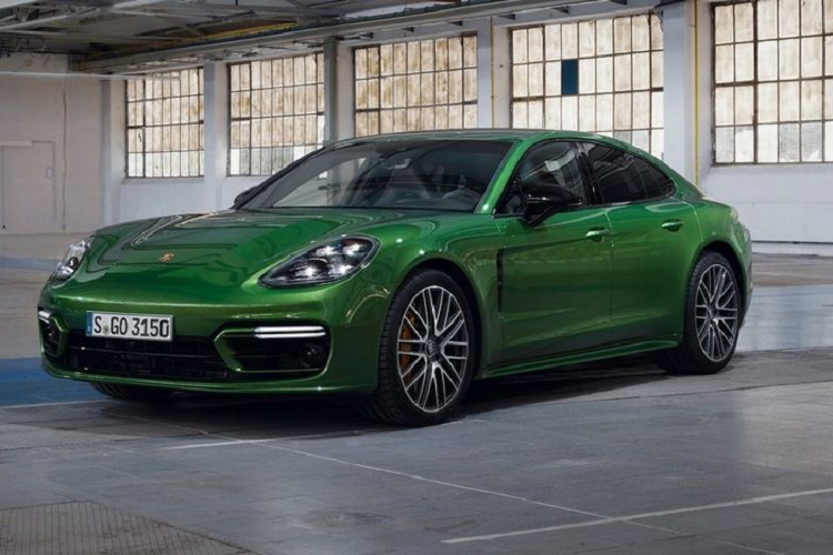 Bước sang model 2021, Porsche Panamera Turbo S E-Hybrid tiếp tục là chiếc Panamera mạnh mẽ nhất và là mẫu xe mạnh thứ hai của gia đình Porsche hiện nay.