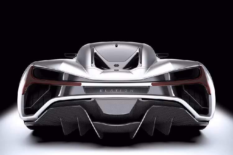 Elation Freedom được giới thiệu là sẽ chạy trên một khung gầm liền thân bằng sợi carbon với trọng lượng chỉ khoảng 82 kg, và tích hợp một cụm pin lithium-ion hình chữ T. Trong đó, cụm pin sẽ có hai cấu hình 100 và 120 kWh, tương ứng cự li di chuyển khoảng 480 – 640 km khi sạc đầy. Phiên bản xe tiêu chuẩn sẽ có trang bị 3 mô tơ điện, sản sinh tổng công suất 1.414 mã lực. Elation Hypercars cũng có kế hoạch cung cấp một biến bản lắp 4 mô tơ điện với tổng công suất mạnh hơn là khoảng 1.903 mã lực. 