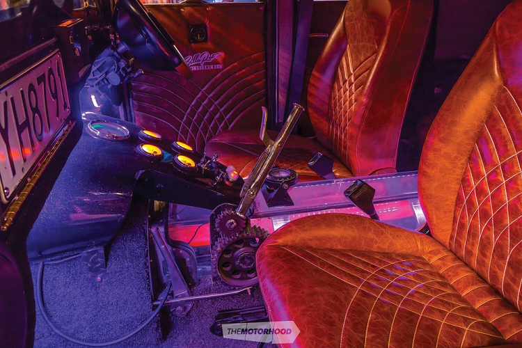 Thông tin rao bán trên eBay cho biết rằng Ratical Kiwi có trang bị một động cơ Chevrolet V8 dung tích 7.4 lít mà bao gồm bộ tản nhiệt và đầu pít tông độ, và hoạt động phối hợp một hộp số GM 70R4.