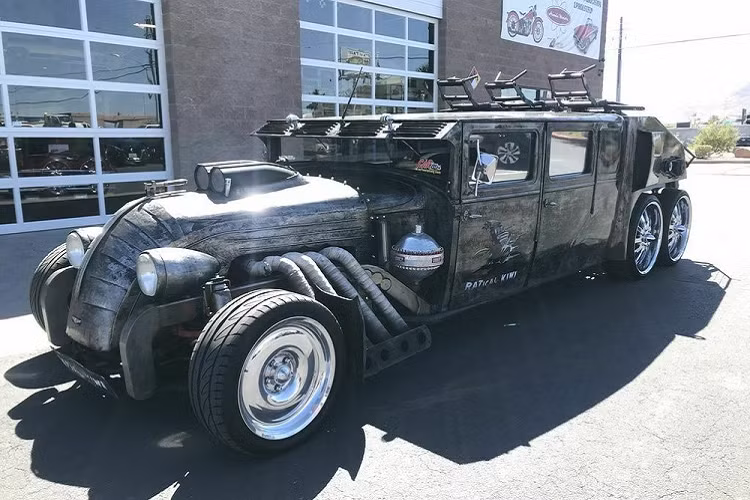 Essex là thương hiệu xe cổ điển tồn tại ở cuối thập niên 1910 cho tới đầu 1930. Ngày nay, những chiếc xe Essex còn tồn tại trên thế giới đều được coi là bảo vật đáng lưu giữ trong viện bảo tàng, hoặc nằm trong tay một nhà sưu tập xe cổ. Tuy nhiên, chiếc Ratical Kiwi đời 1927 ở đây đã được độ đến mức không thể nhận ra được nữa.