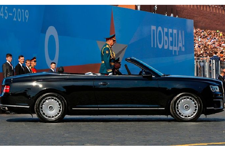 Mới đây, trong một buổi trả lời phỏng vấn trước giới truyền thông địa phương, CEO của thương hiệu Aurus, ông Adil Shirinov đã chia sẻ một vài thông tin liên quan tới tình hình kinh doanh của mẫu xe sang Aurus Senat mà hãng mới ra mắt cách đây một thời gian. Đặc biệt, đây cũng chính là mẫu xe được chọn làm nguyên mẫu phát triển dòng xe đặc chủng chuyên chở Tổng thống Nga, Vladimir Putin.