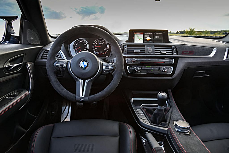 Được tạo nên với khối sức mạnh vượt trội hơn phiên bản M2 Competition, M2 CS được BMW mô tả như phiên bản đường đua của dòng 2-Series M.