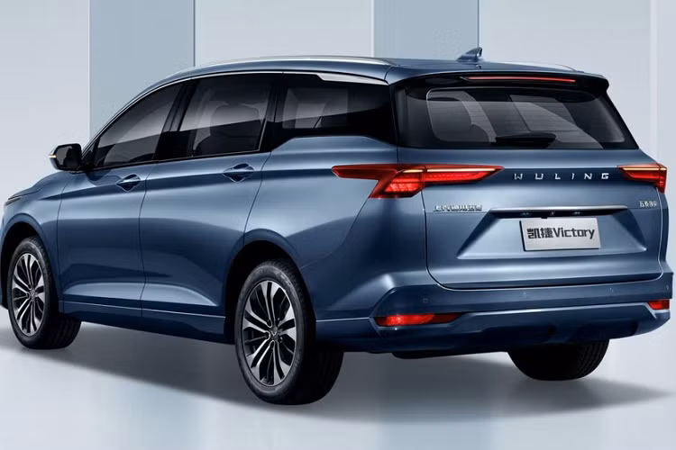 Hiện chưa có thông tin về động cơ của mẫu MPV cỡ trung này. Theo tin đồn, xe sẽ dùng động cơ xăng 4 xi-lanh, tăng áp, dung tích 1,5 lít, sản sinh công suất tối đa 148 mã lực. Nếu tin đồn này là đúng thì động cơ của Wuling Victory 2021 sẽ khiến không ít khách hàng cảm thấy thất vọng. Dự kiến, xe sẽ chính thức được bày bán trên thị trường Trung Quốc vào quý IV năm nay. Hiện giá xe Wuling Victory 2021 vẫn chưa được công bố.