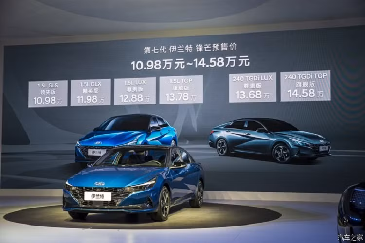 Thứ hai là động cơ xăng 4 xi-lanh, tăng áp, dung tích 1,4 lít với công suất tối đa 140 mã lực và mô-men xoắn cực đại 242 Nm. Sức mạnh được truyền tới bánh thông qua hộp số tự động ly hợp kép 7 cấp. Trong thời gian tới, Hyundai Elantra 2021 tại Trung Quốc sẽ được bổ sung cả phiên bản hybrid với máy xăng 1,6 lít, sản sinh công suất tối đa 139 mã lực và mô-men xoắn cực đại 264 Nm.