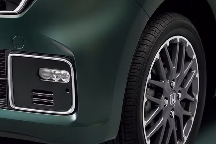 Nguồn cung cấp sức mạnh cho Honda N-One 2021 là động cơ xăng 3 xi-lanh, dung tích 658 cc theo quy định dành cho kei car tại Nhật Bản. Động cơ này trên bản tiêu chuẩn và Premium sẽ chỉ tạo ra công suất tối đa 58 mã lực tại tua máy 7.300 vòng/phút và mô-men xoắn cực đại 65 Nm tại tua máy 4.800 vòng/phút. Trong khi đó, bản Premium Tourer và RS dùng phiên bản tăng áp của động cơ này nên có công suất tối đa 64 mã lực tại tua máy 6.000 vòng/phút cùng mô-men xoắn cực đại 104 Nm tại tua máy 2.600 vòng/phút.