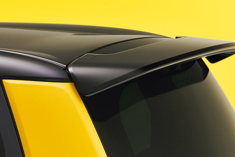 Đằng sau vô lăng xuất hiện bảng đồng hồ mới với màn hình màu đa thông tin. Đằng sau vô lăng xuất hiện bảng đồng hồ mới với màn hình màu đa thông tin.