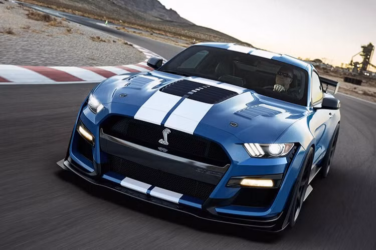 Theo như công bố của Shelby American, hãng sẽ chỉ sản xuất mỗi dòng Carroll Shelby Signature Edition của GT350, GT350R và GT500 100 chiếc cho mỗi đời xe. Gói nâng cấp này sẽ được bán ra cho Ford Shelby GT500 và GT350 từ đời xe 2015 đến 2020.