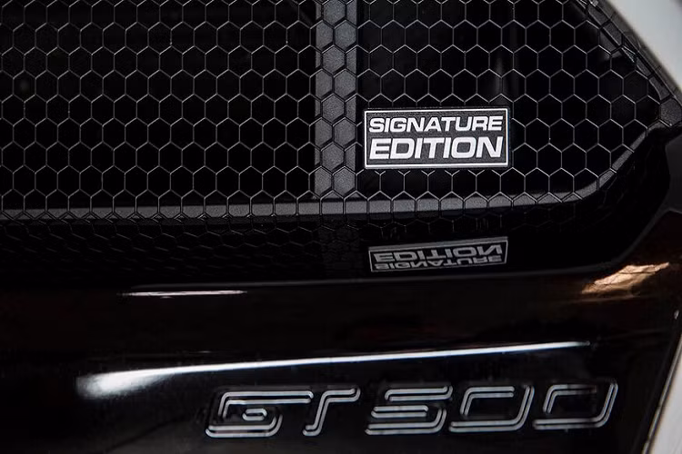 Ngoài ra, 15 khách hàng đầu tiên đặt mua bản độ này sẽ được giới thiệu đến với chương trình First 15. Chương trình đặc biệt này của Shelby cung cấp sẽ tạo cho khách hàng cơ hội thấy được chiếc xe của mình đang được nâng cấp tại Las Vegas, cùng với đó là một đêm nghỉ tại D Las Vegas Casino and Hotel.