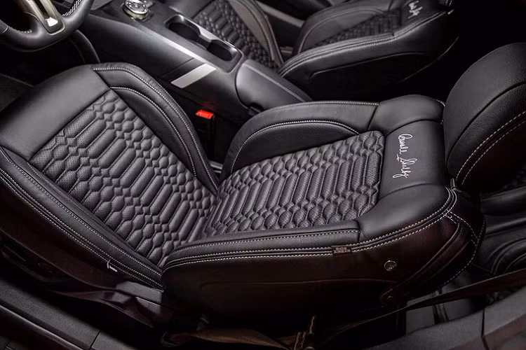 Về bản độ dành cho Ford Shelby GT500 mới, Shelby American sẽ nâng cấp chiếc xe cơ bắp này lên công suất cực đại 800 mã lực, cao hơn 60 mã lực so với xe nguyên bản. Để giúp động cơ 5.2-liter “Predator” V8 của xe tạo được công suất này, nhà độ nổi tiếng của Mỹ đã thay thế bộ đai truyền động mới và thêm vào bộ tản nhiệt mới nhằm giúp bộ siêu nạp của xe đỡ nóng hơn, từ đó giúp nó có thể hoạt động ở áp suất nén cao hơn.