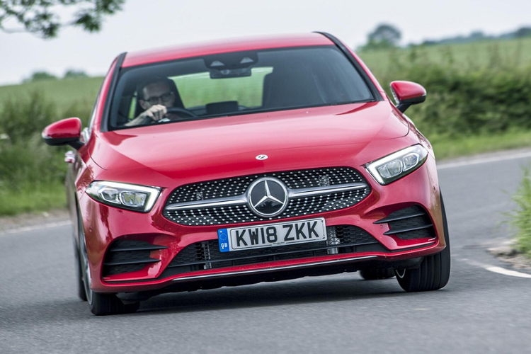 Ở thế hệ mới, Mercedes-Benz A-Class hatchback được thiết kế lại hoàn toàn. Xe trang bị hệ thống giải trí MBUX mới nhất, thay thế cho hệ thống COMAND trước đó. Mercedes-Benz A-Class có các phiên bản động cơ 1.3L tăng áp, công suất 134 mã lực trên A180, 161 mã lực trên A200.Trong khi đó, A220 và A250 trang bị động cơ 2.0L, công suất lần lượt là 187 mã lực và 221 mã lực.