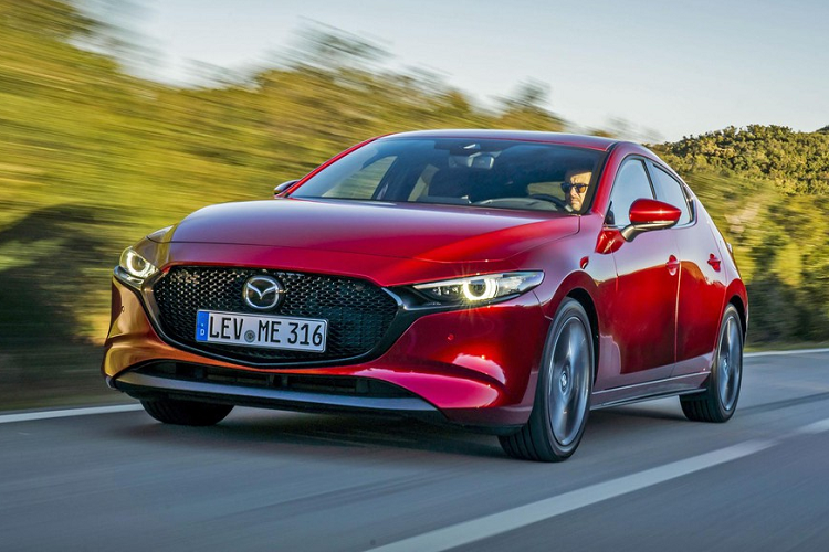 Thế hệ thứ 4 của Mazda3 được đánh giá là có thiết kế thể thao, đồng thời tiếp nối thành công của thế hệ tiền nhiệm, nằm trong số những chiếc hatchback tốt nhất châu Âu năm 2019. Ở thị trường này, Mazda3 trang bị động cơ SkyActiv-X 2.0L 4 xy-lanh thẳng hàng, dẫn động FWD hoặc AWD, hộp số tự động 6 cấp hoặc số sàn 6 cấp, trong khi ở Việt Nam, Mazda3 sử dụng động cơ SkyActiv-G 1.5L.