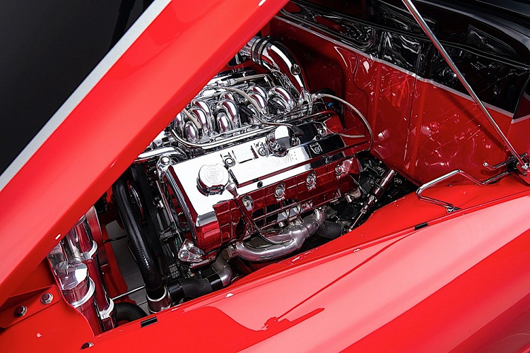 Không bức ảnh nào về tình trạng ban đầu của chiếc xe, song chủ xe cho biết rẳng anh ấy mua lại nó với số tiền rẻ mạt chỉ 500 USD. Đây đúng là một số tiền rất rẻ, nhưng thực tế thì cũng mới là phần mở đầu cho một quá trình độ kéo dài 15 năm mà mang lại kết quả cuối cùng là một chiếc bán tải đẹp đẽ, ngon lành như các bức ảnh tại đây.