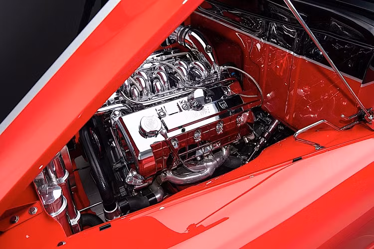 Không bức ảnh nào về tình trạng ban đầu của chiếc xe, song chủ xe cho biết rẳng anh ấy mua lại nó với số tiền rẻ mạt chỉ 500 USD. Đây đúng là một số tiền rất rẻ, nhưng thực tế thì cũng mới là phần mở đầu cho một quá trình độ kéo dài 15 năm mà mang lại kết quả cuối cùng là một chiếc bán tải đẹp đẽ, ngon lành như các bức ảnh tại đây.