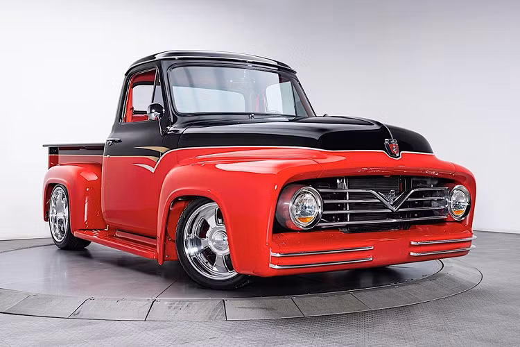 Những con người trong lĩnh vực độ xe thường có khả năng nhận biết giá trị của một chiếc xe tồi tàn nào đó nếu được xử lý chuẩn xác. Đó là một phần lý do tại sao họ vẫn thu mua về những chiếc xe trông như phế liệu rồi độ lại chúng và bán với giá trị gấp hàng chục thậm chí hàng trăm lần ban đầu. Chiếc xe bán tải Ford F-100 đời cổ này chính là một minh chứng điển hình cho câu chuyện này.