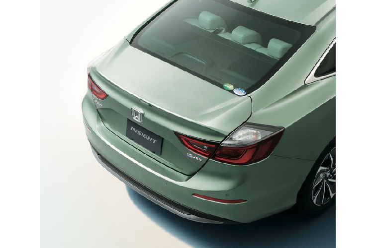 Bản Insight EX Prime Style mới thêm cảm biến đỗ xe và bộ phận chắn bùn.